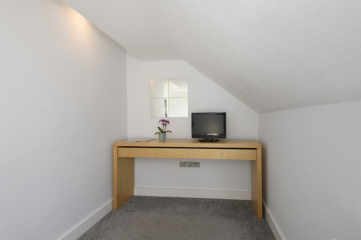 Room 13 of 68