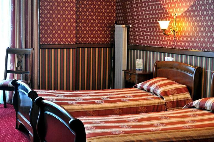 Room 2 of 3