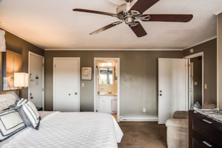 Room 73 of 243
