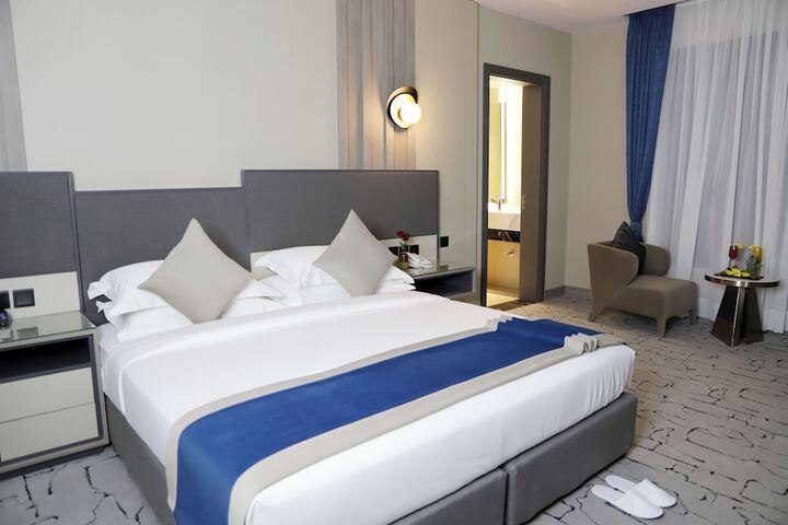 Room 6 of 17