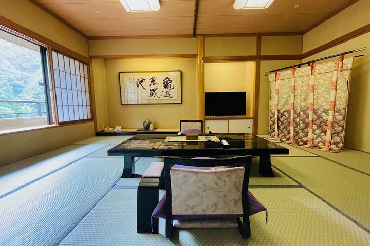 Room 6 of 48