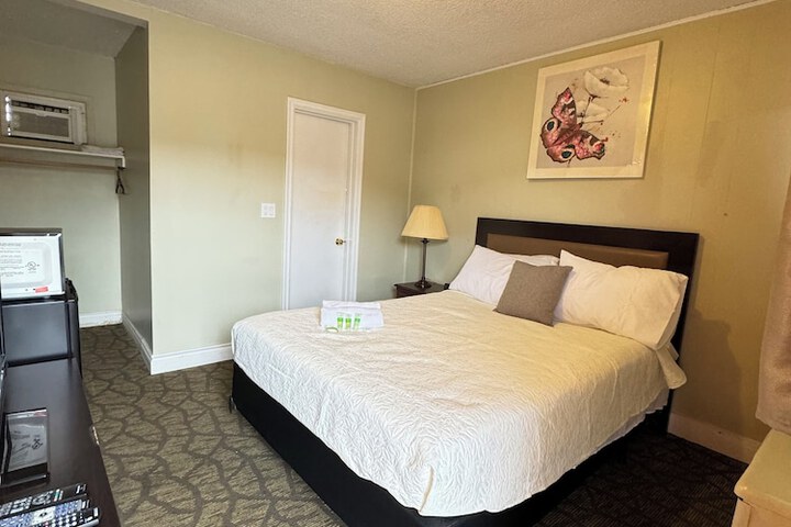 Room 11 of 23