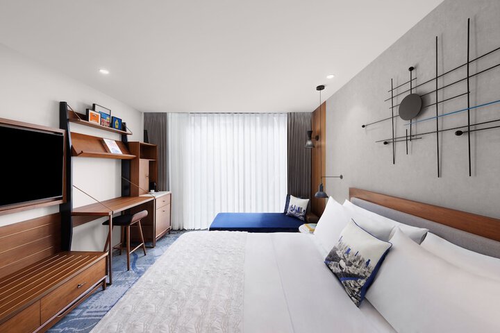Room 18 of 110