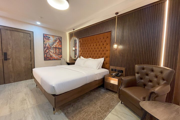 Room 12 of 25
