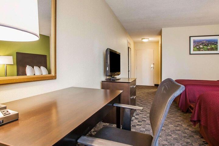2 Double Beds (9 of 13)