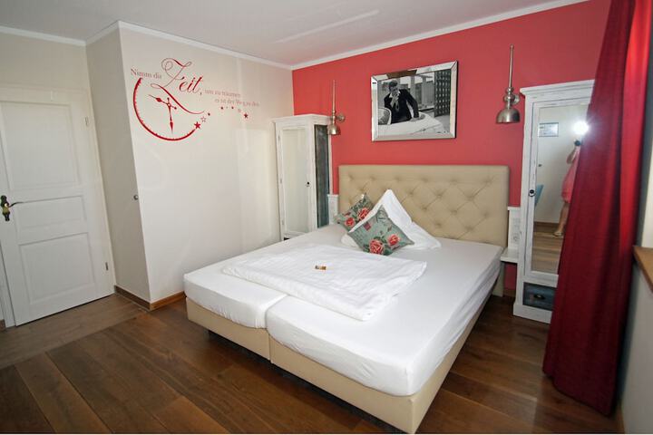 Room 6 of 40