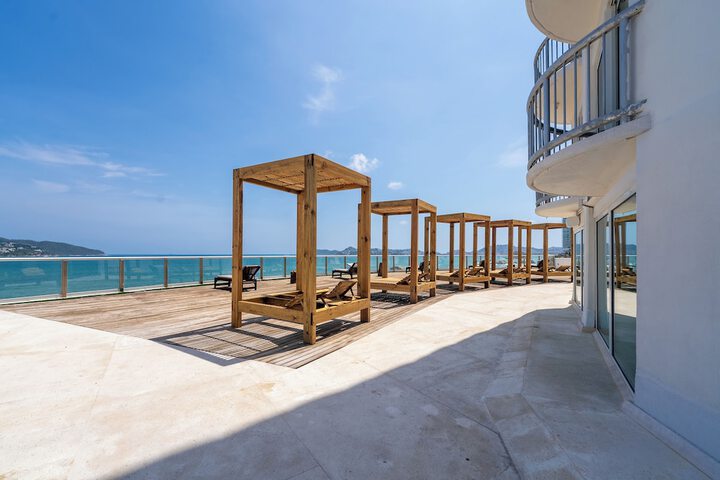 Sundeck 156 of 165