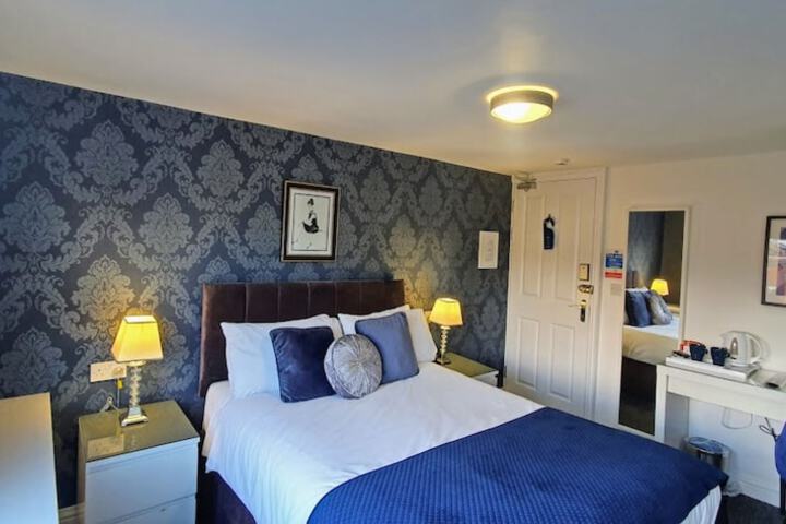 Room 5 of 130