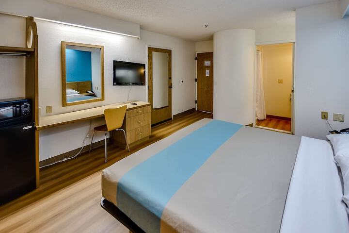 Room 9 of 27