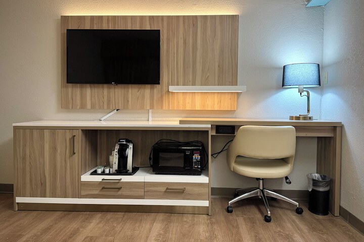 Room 4 of 118
