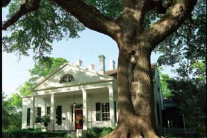 Twin Oaks Inn
