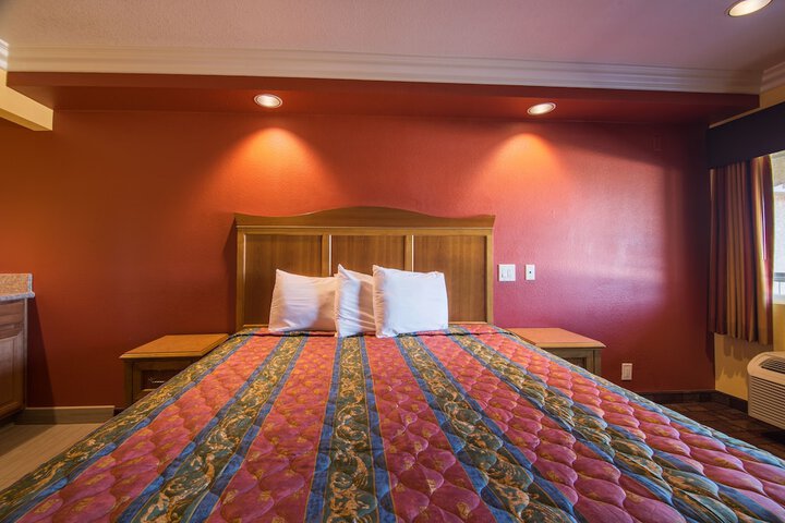 Standard | King Bed (10 of 31)