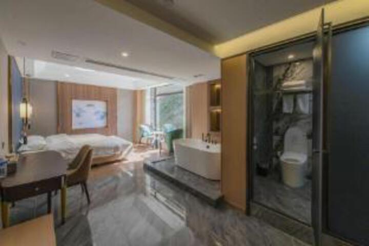 Room 6 of 8