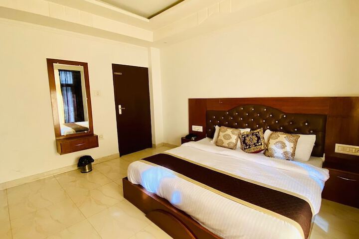 Room 14 of 21
