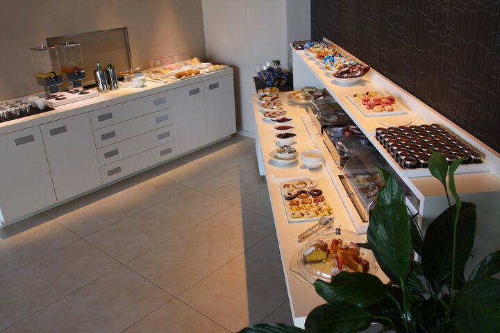 Breakfast/Coffee Service 79 of 95