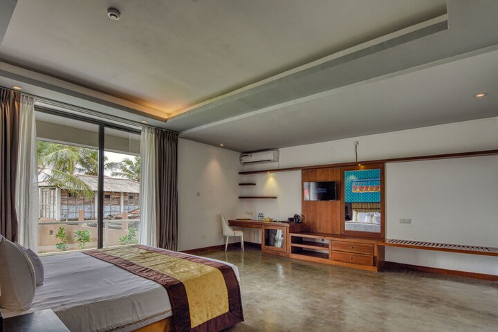 Room 5 of 77