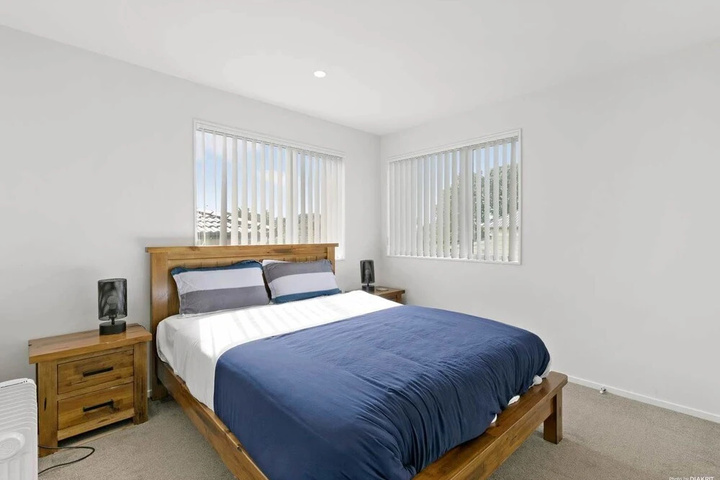 Room 5 of 16