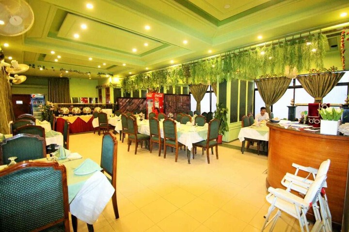 Dining 6 of 11