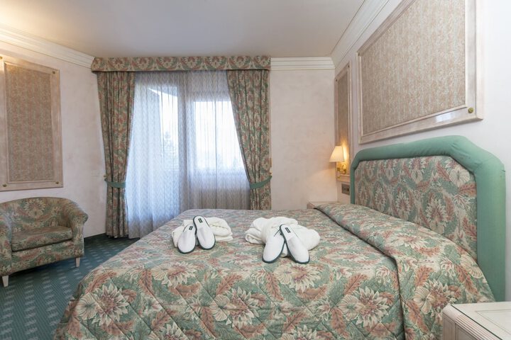 Room 17 of 79