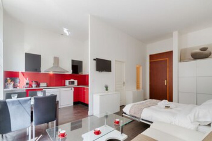 Room 3 of 9