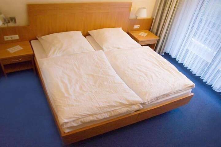 Room 4 of 20