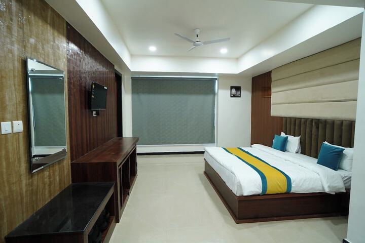 Room 7 of 15