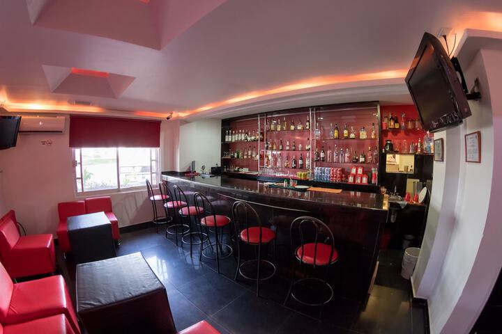 Lounge 27 of 55