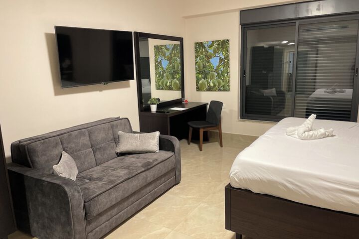 Room 32 of 243