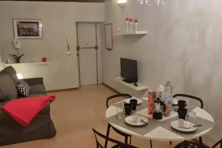 Room 2 of 10