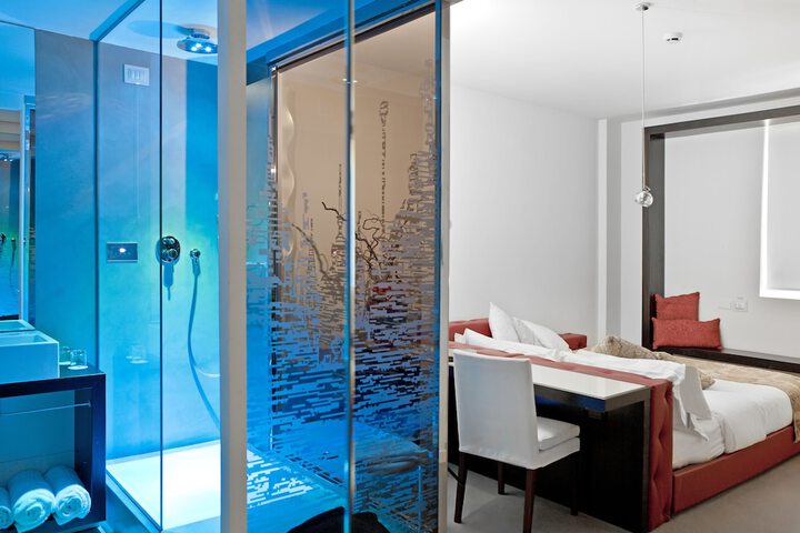 Room 42 of 77