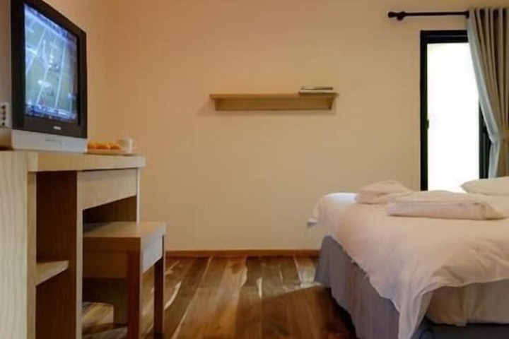 Room 6 of 18