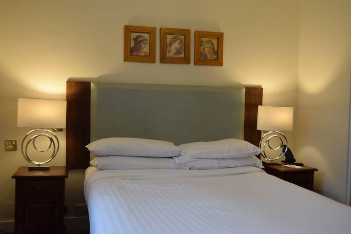 Room 16 of 77