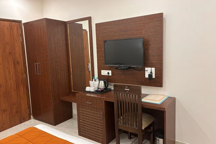 Room 8 of 20