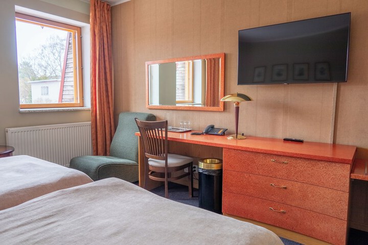 Room 10 of 31