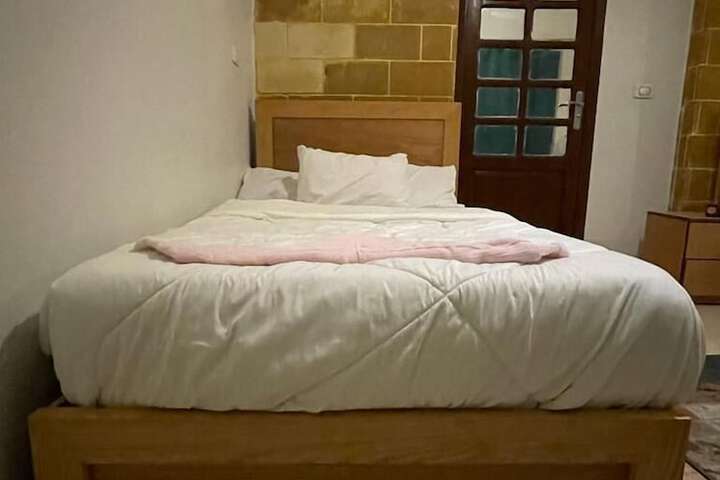 Room 10 of 37