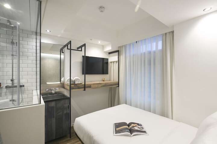 Room 22 of 42