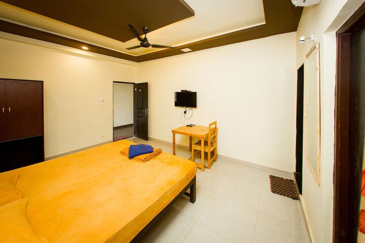 Room 35 of 144