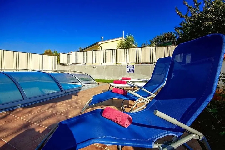 Pool 12 of 20