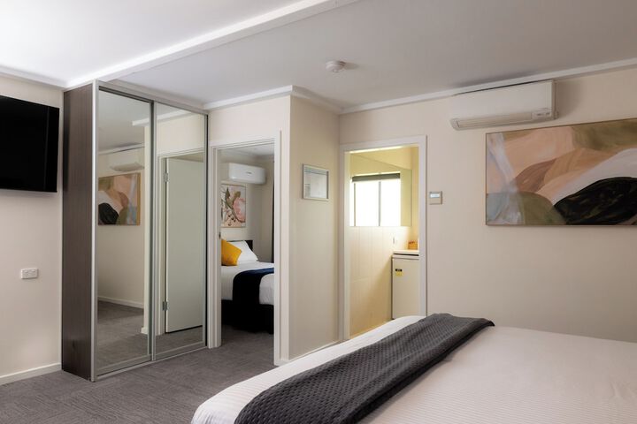 Room 33 of 68