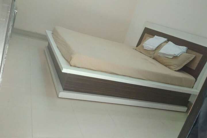 Room 7 of 32