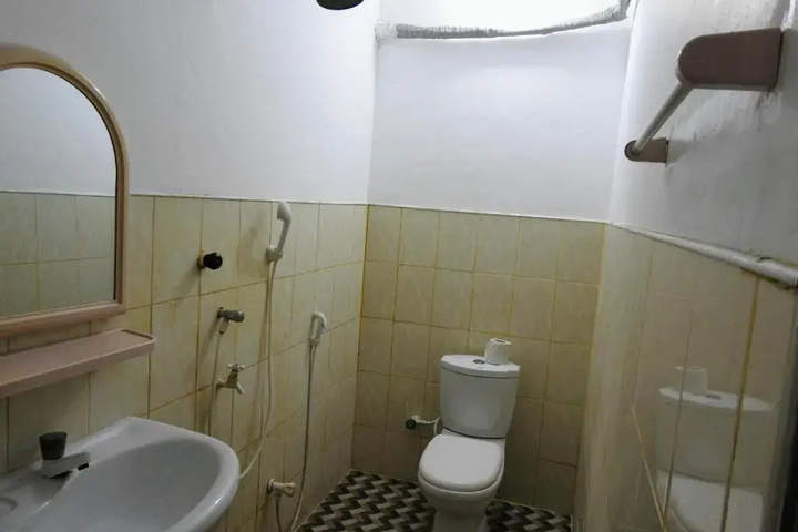Room 9 of 15