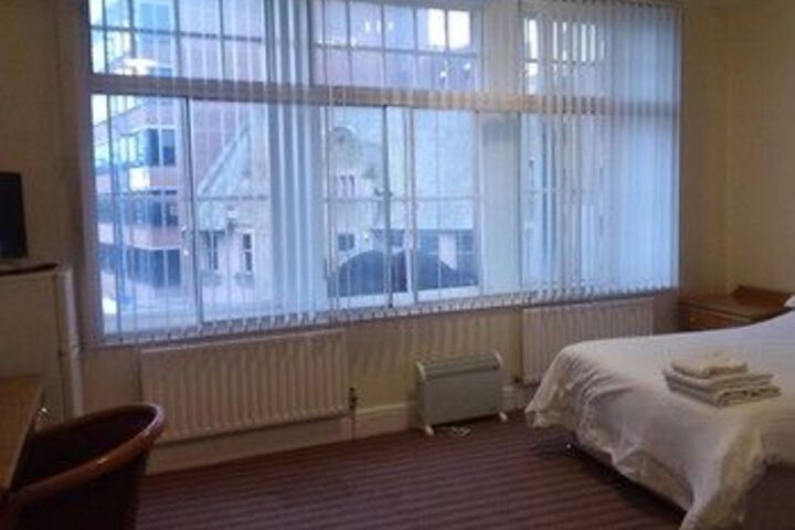 Room 100 of 117