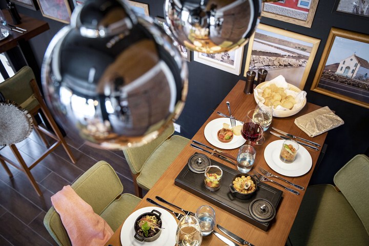 Dining 59 of 90
