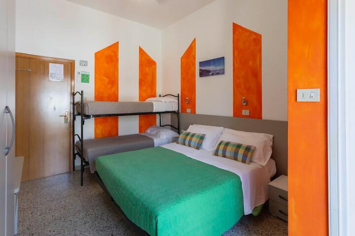 Room 6 of 60