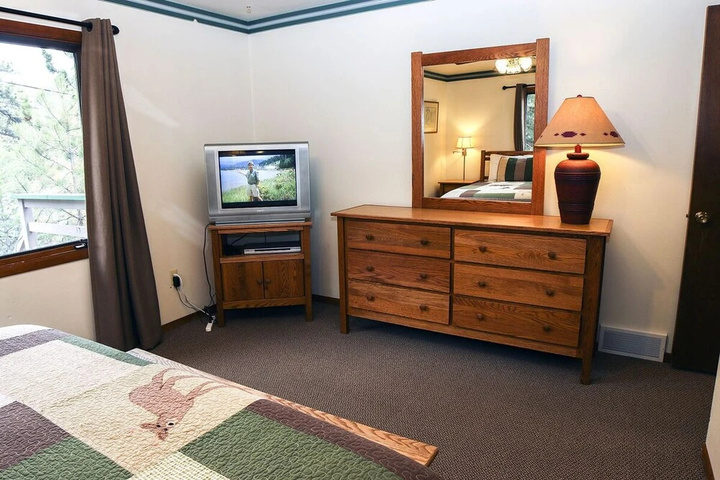 Room 2 of 10