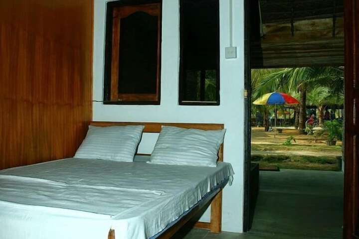 Room 2 of 40