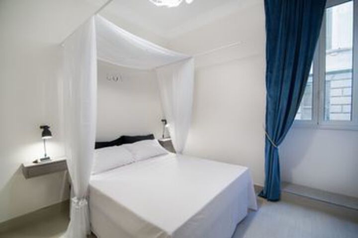 Room 6 of 17