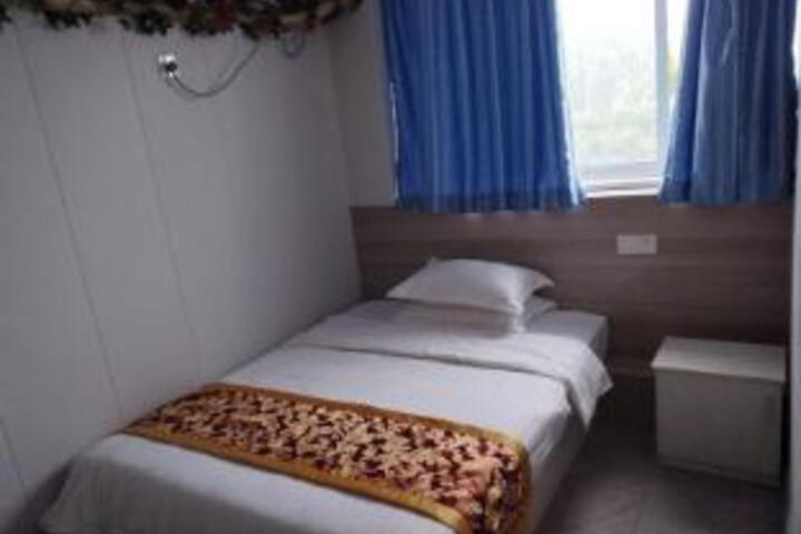 Room 5 of 6