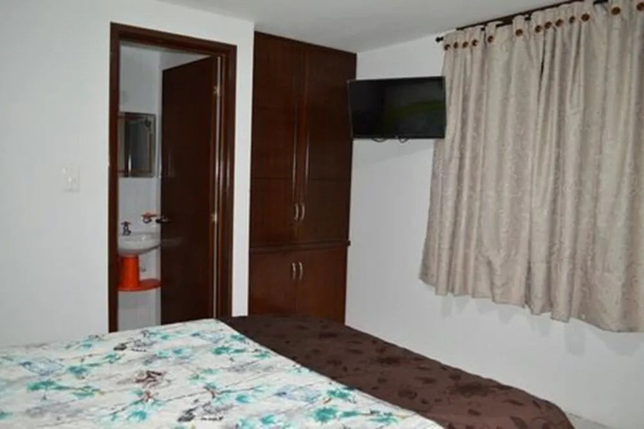 Room 5 of 11