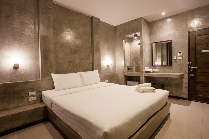 Room 10 of 36